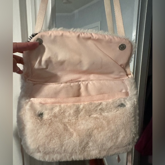 Nike Fur Fuzzy Cream Black Swoosh Multi-Compartment Crossbody Bag Purse - New - Picture 5 of 6